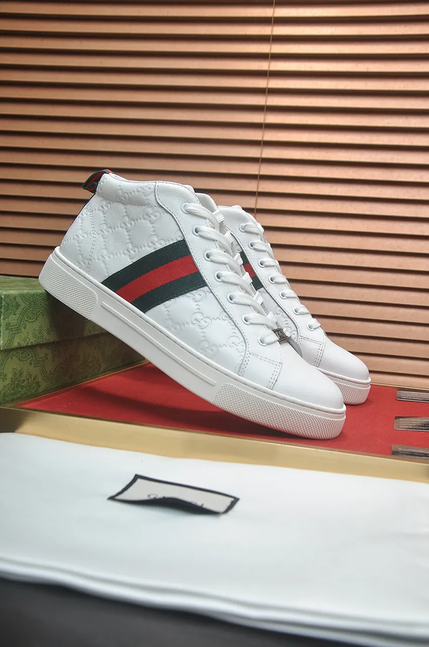 Men's shoes 💰480💶【GUCCI】1:1 men's sports shoes from the official website are now on the market. They are made of original silk cowhide + first-layer sheepskin lining, plus the original 1:1 comfortable outsole from the official website. Fashionable and versatile, super comfortable and breathable! Available in 2 colors: black, standard shoe size 38/45 (custom-made size 45 is non-refundable)